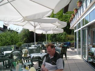 Auf der Terasse des Hotelrestaurants