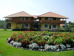 seitlicher Blick auf die Appartmenth�user